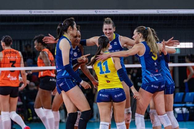 Savino Del Bene Scandicci players celebrate a point during Savino Del Bene Scandicci vs Eczacibasi Dynavit Istanbul, CEV Champions League Women volleyball match in Florence, Italy, November 29 2023  Copyright: xSaraxEsposito IPAxSportx xipa-agx xx IPA_41945450 IPA_Agency_IPA41945450