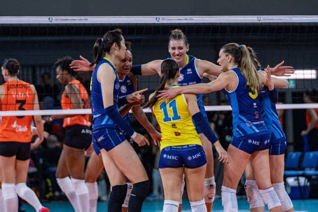 CEV Champions League Women volleyball match - Savino Del Bene Scandicci vs Eczacibasi Dynavit Istanbul Savino Del Bene Scandicci players celebrate a point during Savino Del Bene Scandicci vs Eczacibasi Dynavit Istanbul, CEV Champions League Women volleyball match in Florence, Italy, November 29 2023 Florence Italy  Copyright: xIPAxSport ABACAx