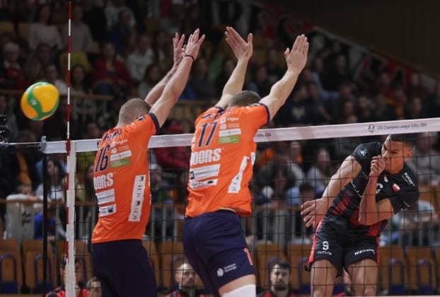 (231130) -- LJUBLJANA, Nov. 30, 2023 -- Stephen Boyer (R) of Asseco Resovia Rzeszow competes during the 4th round pool B match of CEV Champions League Volley 2024 between ACH Volley Ljubljana and Asseco Resovia Rzeszow in Ljubljana, Slovenia, Nov. 29, 2023. (Photo by Xinhua) (SP)SLOVENIA-LJUBLJANA-CEV CHAMPIONS LEAGUE VOLLEY 2024 ZeljkoxStevanic 