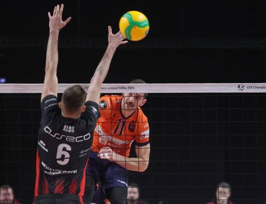 (231130) -- LJUBLJANA, Nov. 30, 2023 -- Danijel Koncilja (R) of ACH Volley Ljubljana competes during the 4th round pool B match of CEV Champions League Volley 2024 between ACH Volley Ljubljana and Asseco Resovia Rzeszow in Ljubljana, Slovenia, Nov. 29, 2023. (Photo by Xinhua) (SP)SLOVENIA-LJUBLJANA-CEV CHAMPIONS LEAGUE VOLLEY 2024 ZeljkoxStevanic 
