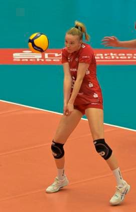 29.11.2023, Dresdens Jennifer Janiska bei der Annahme, Dresdner SC - SC Schwerin, Volleyball, Europapokal, CEV-Cup, Dresden Deutschland