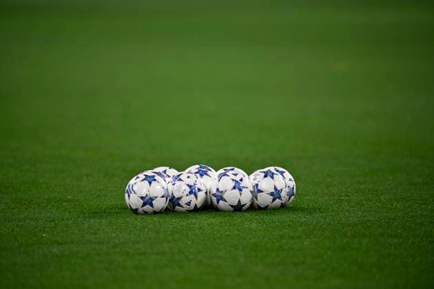 Adidas Spielbälle Derbystar Champions League Logo liegen auf Rasen FC Bayern Muenchen FCB vs FC Kopenhagen Gruppenphase 5. Spieltag 29.11.2023 DFL REGULATIONS PROHIBIT ANY USE OF PHOTOGRAPHS AS IMAGE SEQUENCES AND OR QUASI-VIDEO FC Bayern Muenchen FCB vs FC Kopenhagen