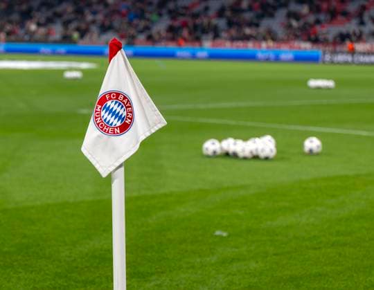 29.11.2023, Fussball UEFA Championsleague 2023 2024: 5.Spieltag Vorrunde, FC Bayern München - FC Kopenhagen, in der Allianz-Arena München. Bälle liegen bereit.
