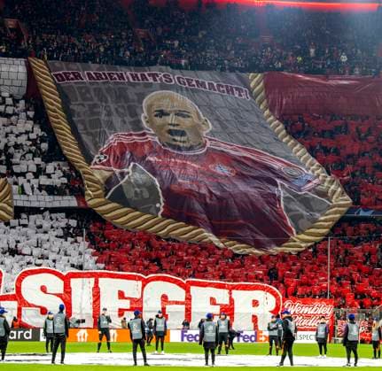 29.11.2023, Fussball UEFA Championsleague 2023 2024: 5.Spieltag Vorrunde, FC Bayern München - FC Kopenhagen, in der Allianz-Arena München. Große Choreografie der Bayern-Südkurve zum Europapokalsieg 2013, mit Arjen Robben.