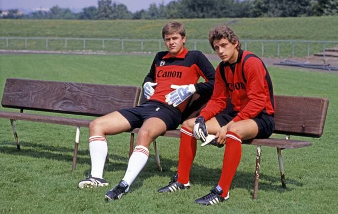 Archivbilder der Woche SPORT KW48 25.07.79 VfB Stuttgart Fototermin 1979 1980 Deutschland, Stuttgart, 25.07.1979, Fussball, Bundesliga, VfB Stuttgart Fototermin Saison 1979 1980: v.l. Helmut Roleder, Uwe Greiner. *** 25 07 79 VfB Stuttgart photo session 1979 1980 Germany, Stuttgart, 25 07 1979, Football, Bundesliga, VfB Stuttgart photo session 1979 1980 season from l Helmut Roleder, Uwe Greiner