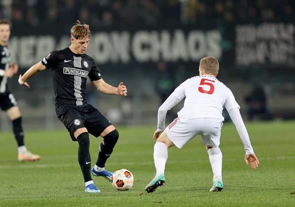 SOCCER - UEFA EL, Sturm vs Czestochowa GRAZ,AUSTRIA,30.NOV.23 - SOCCER - UEFA Europa League, group stage, SK Sturm Graz vs Rakow Czestochowa. Image shows Alexander Prass (Sturm) and Gustav Berggren (Czestochowa) .  GEPAxpictures xHansxOberlaender
