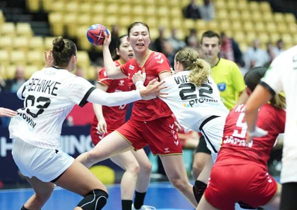 Handball, Frauen WM, Deutschland - Japan Kaho Nakayama, Japan in action during the IHF World Women s Handball Championship match between Germany and Japan in the preliminary Group F in Jyske Bank Boxen in Herning, Denmark on Tuesday, November 30, 2023. sendxnet, Herning Jylland Denmark Copyright: ClausxFisker ClausxFiskerx spdk20231130-185714-7