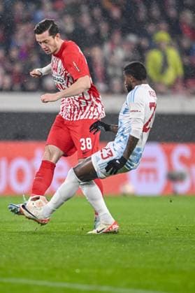 30.11.2023, Freiburg, Germany, Stadion am Wolfswinkel, SC Freiburg vs Olympiakos Piraeus - UEFA Europa League 2023 24 - Group A, Michael Gregoritsch (SC Freiburg) und Rodinei (Olympiacos FC) im Zweikampf (Foto H. Langer) Freiburg Stadion am Wolfswinkel Germany