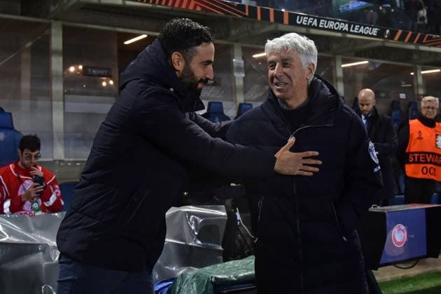 Fußball, EL, Atalanta Bergamo - Sporting Lissabon November 30, 2023, BERGAMO, Italia: Sporting s coach Ruben Amorin and Atalanta s coach Gian Piero Gasperini during the UEFA Europa League group D soccer match between Atalanta BC and Sporting Clube de Portugal, at Bergamo Stadium in Bergamo, Italy, 30 November 2023..ANSA MICHELE MARAVIGLIA Soccer: Europa League; Atalanta-Sporting Clube de Portugal  - ZUMAa110 20231130_zaf_a110_002 Copyright: xMichelexMaravigliax