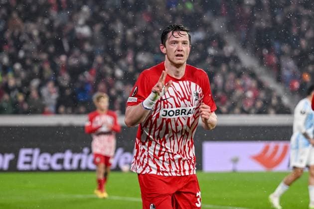 30.11.2023, Freiburg, Germany, Stadion am Wolfswinkel, SC Freiburg vs Olympiakos Piraeus - UEFA Europa League 2023 24 - Group A, Michael Gregoritsch (SC Freiburg) Torjubel, jubelt nach seinem treffer zum 3:0 (Foto H. Langer) Freiburg Stadion am Wolfswinkel Germany