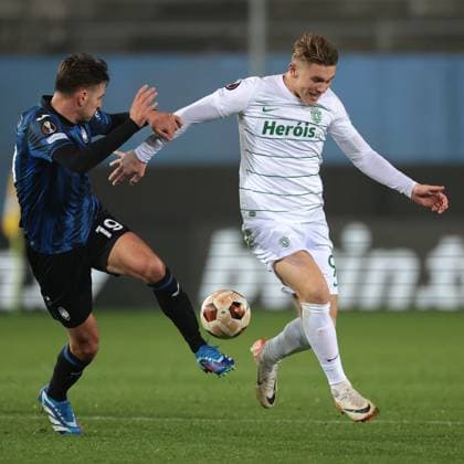 Fußball, EL, Atalanta Bergamo - Sporting Lissabon Bergamo, Italy, 30th November 2023. Berat Djimsiti of Atalanta tussles with Victor Gyokeres of Sporting CP during the UEFA Europa League match at Gewiss Stadium, Bergamo. Picture credit should read: Jonathan Moscrop Sportimage EDITORIAL USE ONLY. No use with unauthorised audio, video, data, fixture lists, club league logos or live services. Online in-match use limited to 120 images, no video emulation. No use in betting, games or single club league player publications. SPI-2756-0012