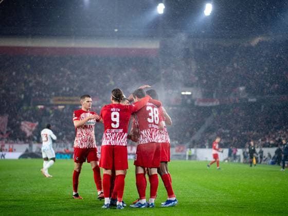 Michael Gregoritsch (SC Freiburg, 38), Lucas Hoeler (SC Freiburg, 09), Matthias Ginter (SC Freiburg, 28) und Team jubeln ueber das Tor zum 3:0, GER, SC Freiburg vs Olympiakos Piraeus FC, Fussball UEFA Europa League, Gruppe A, 5. Spieltag, Saison 2023 2024, 30.11.2023 GER, SC Freiburg vs Olympiakos Piraeus FC, Fussball UEFA Europa League, Gruppe A, 5. Spieltag, Saison 2023 2024, 30.11.2023 Freiburg Copyright: xEibner-Pressefoto Memmlerx EP_MMR