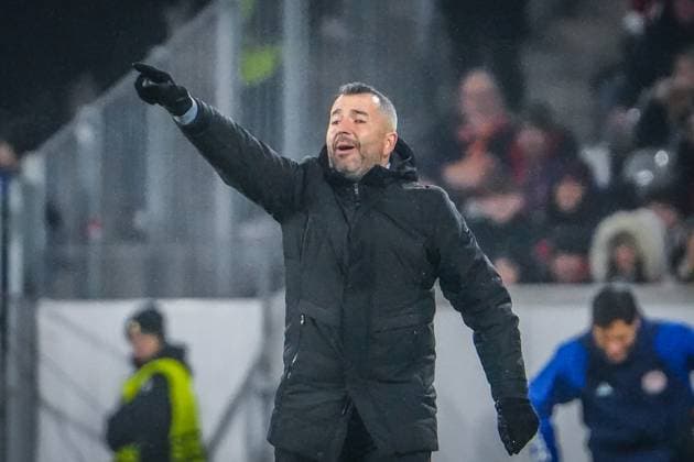 SC Freiburg - Olympiacos FC Fußball: UEFA Europa League 2023 2024, 5. Spieltag, SC Freiburg - Olympiakos Piräus, Europa-Park Stadion, Freiburg: Piräus Trainer Diego Martinez