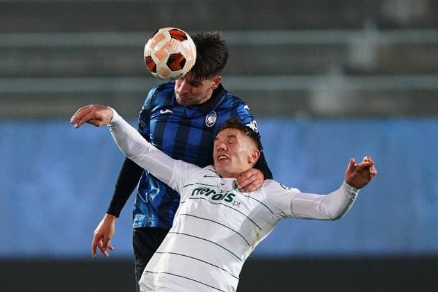 Fußball, EL, Atalanta Bergamo - Sporting Lissabon Foto Spada LaPresse 30 Novembre 2023 - Bergamo , Italia - calcio - Atalanta vs Sporting Lisbona - Europa League 2023 2024 - Stadio Gewis Nella foto: Berat Djimsiti (Atalanta BC); Viktor Gyokeres (Sporting CP) 30 November , 2023 Bergamo , Italy - sport, calcio - Atalanta vs Sporting Lisboa , Europa League 2023 2024 - Gewis Stadium - In the pic : Berat Djimsiti (Atalanta BC); Viktor Gyokeres (Sporting CP)  Copyright: xSpada LaPressex
