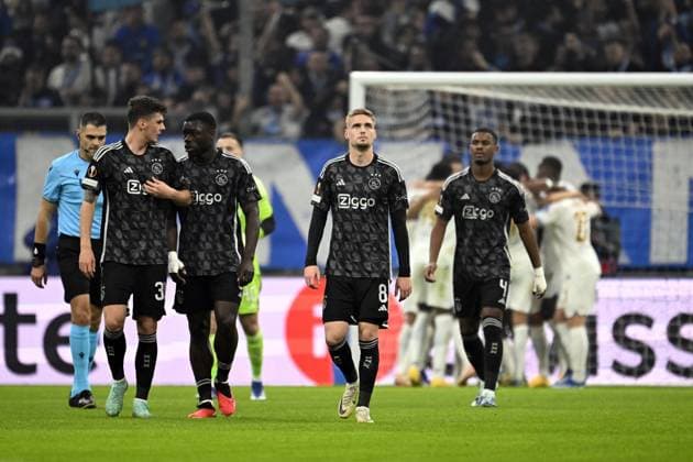 MARSEILLE - (l-r) Benjamin Tahirovic of Ajax, Brian Brobbey of Ajax, Kenneth Taylor of Ajax, Jorrel Hato of Ajax disappointment after the 1-0 during the UEFA Europa League match in group B between Olympique Marseille and Ajax Amsterdam in Stade de Marseille on November 30, 2023 in Marseille, France. ANP OLAF KRAAK UEFA Europa League 2023 24 2023 2024 xVIxANPxSportx xxANPxIVx 485135826 originalFilename: 485135826.jpg