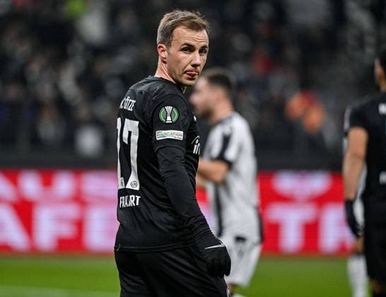 Sport Bilder des Tages 30.11.2023, xpsx, Fussball UEFA Conference League, Eintracht Frankfurt - PAOK Saloniki v.l. Mario Götze Goetze of Eintracht Frankfurt (DFL DFB REGULATIONS PROHIBIT ANY USE OF PHOTOGRAPHS as IMAGE SEQUENCES and or QUASI-VIDEO) emspor Frankfurt