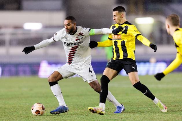 Fußball, EL, BK Häcken - Bayer 04 Leverkusen 231130 Jonathan Tah of Bayer Leverkusen and Srdjan Hrstic of BK Häcken during the UEFA Europa League football match between BK Häcken and Bayer Leverkusen on November 30, 2023 in Gothenburg. Photo: Michael Erichsen BILDBYRAN COP 89 MI0578 fotboll football soccer fotball uefa europa league bk häcken bayer leverkusen bbeng Copyright: MICHAELxERICHSEN BB231130MI056