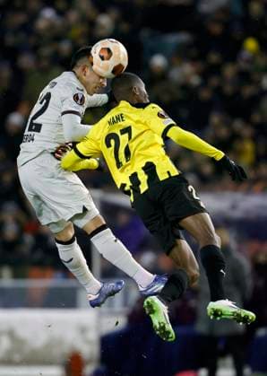 Fußball, EL, BK Häcken - Bayer 04 Leverkusen Leverkusen s Gustavo Puerta in a header duel against Häcken s Romeo Amane during Thursday s football match in the Europa League (Group H) between BK Häcken and Bayer Leverkusen from Germany at Gamla Ullevi. Gothenburg November 30, 2023. GÖTEBORG SVERIGE x9200x