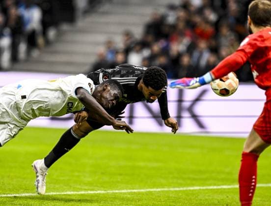 MARSEILLE - Chuba Akpom of Ajax scores the 3-3 during the UEFA Europa League Group B match between Olympique Marseille and Ajax Amsterdam at Stade de Marseille on November 30, 2023 in Marseille, France. ANP OLAF KRAAK UEFA Europa League 2023 24 2023 2024 xVIxANPxSportx xxANPxIVx 485143034 originalFilename: 485143034.jpg