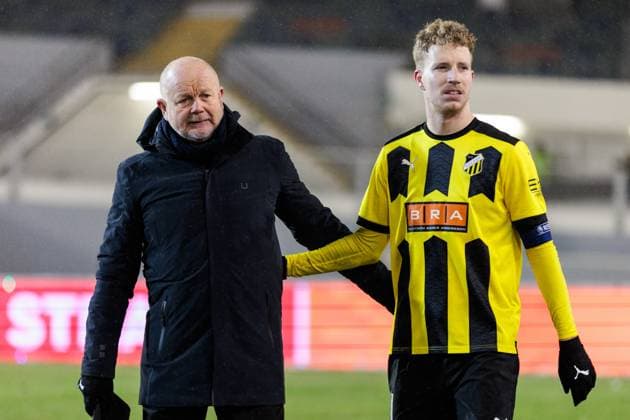 231130 Head coach Per-Mathias Hogmo and Samuel Gustafson of BK Häcken look dejected after the UEFA Europa League football match between BK Häcken and Bayer Leverkusen on November 30, 2023 in Gothenburg. Photo: Michael Erichsen BILDBYRAN COP 89 MI0578 fotboll football soccer fotball uefa europa league bk häcken bayer leverkusen bbeng depp Copyright: MICHAELxERICHSEN BB231130MI077