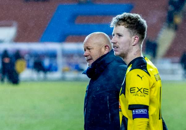 GÖTEBORG 20231130 Häckens tränare Per-Mathias Högmo och Samuel Gustafson under torsdagens fotbollsmatch i Europa League (grupp H) mellan BK Häcken och Bayer Leverkusen fran Tyskland pa Gamla Ullevi. GÖTEBORG SVERIGE x9200x