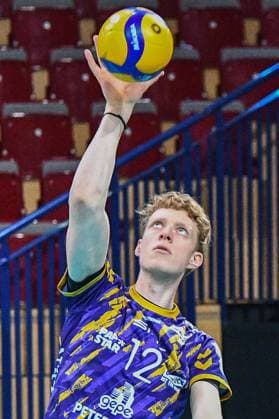 Siebe Korenblek (Powervolleys Düren, 12) mit Ball, Aktion, Action, Spielszene, 30.11.2023, Düren (Deutschland), Volleyball, CEV Cup, SWD Powervolleys Düren - OK Strumica