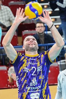 Nico Wegner (Powervolleys Düren, 2) am Ball beim Aufwärmen, Aktion, Action, Spielszene, 30.11.2023, Düren (Deutschland), Volleyball, CEV Cup, SWD Powervolleys Düren - OK Strumica