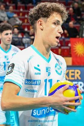 Michael Andrei (Powervolleys Düren, 11) mit Ball, Porträt, Portrait, 30.11.2023, Düren (Deutschland), Volleyball, CEV Cup, SWD Powervolleys Düren - OK Strumica