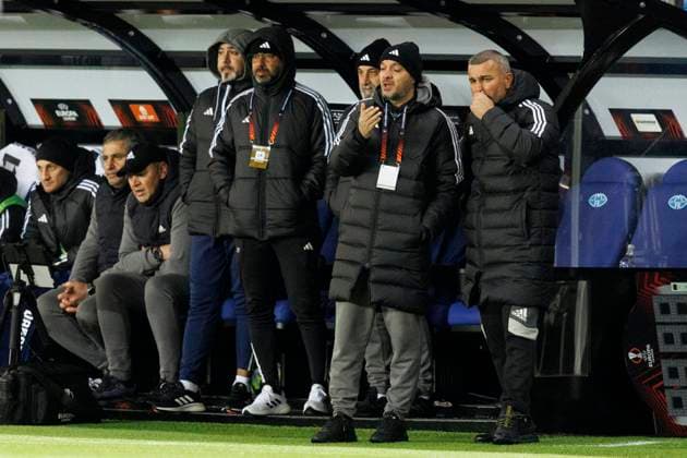 Europa League i fotball 2023: Molde - Qarabag (2-2) Molde 20231130. Qarabags trener Gurban Gurbanov (th) under Europa League kampen i fotball mellom Molde og Qarabag pa Aker Stadion. Foto: Svein Ove Ekornesvag NTB Molde Norge EDITORIAL USE ONLY. RESTRICTED USE FOR BETTING COMPANIES Ref:_SPOuhh3n82ATmc.jpg  Copyright: xSveinxOvexEkornesvagx xNTBx
