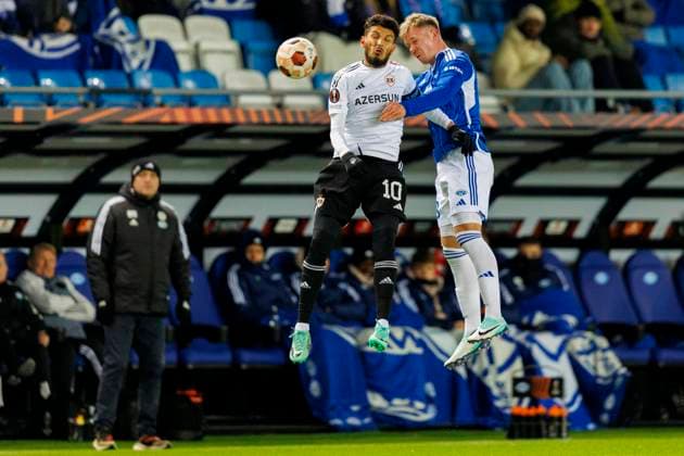 Europa League i fotball 2023: Molde - Qarabag (2-2) Molde 20231130. Qarabags Abdellah Zoubir (tv) og Eirik Haugan under Europa League kampen i fotball mellom Molde og Qarabag pa Aker Stadion. Foto: Svein Ove Ekornesvag NTB Molde Norge EDITORIAL USE ONLY. RESTRICTED USE FOR BETTING COMPANIES Ref:_SPO_F8hONQJoa4.jpg  Copyright: xSveinxOvexEkornesvagx xNTBx