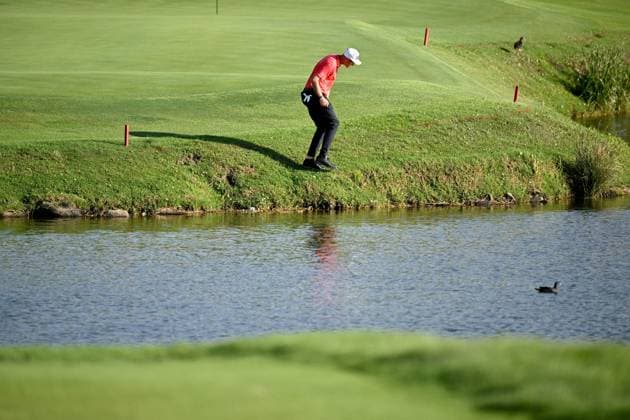 GOLF AUSTRALIAN OPEN, Adrian Meronk of Poland looks for his ball in the water on the 11th hole during Round 2 of the Australian Open 2023 at the Lakes Golf Club in Sydney, Friday, December 1, 2023. ( NO ARCHIVING, EDITORIAL USE ONLY, NO USE IN BOOKS WITHOUT CONSENT SYDNEY NEW SOUTH WALES AUSTRALIA  Copyright: xDANxHIMBRECHTSx 20231201001872150317