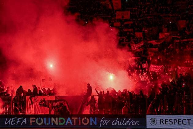 Geneve, Switzerland, 30.11.23: Fans of Roma in the clubhouse turn before the Europa League group stage match between Servette FC and AS Roma at Stade de Geneve in Geneve, Switzerland Soccer (Cristiano Mazzi SPP) Copyright: xCristianoxMazzix xSPPx spp-en-CrMaSp-CM1_1963