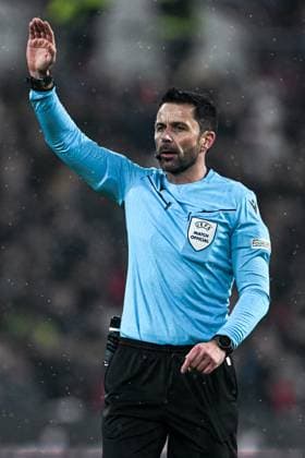 Geneve, Switzerland, 30.11.23: Referee Mr Daniel Stefanski during the Europa League group stage match between Servette FC and AS Roma at Stade de Geneve in Geneve, Switzerland Soccer (Cristiano Mazzi SPP) Copyright: xCristianoxMazzix xSPPx spp-en-CrMaSp-CM2_1646