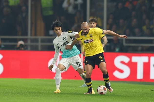 (L-R) Kaoru Mitoma (BrightonHA), Nordin Amrabat (AEK), NOVEMBER 30, 2023 - Football Soccer : UEFA Europa League group B matchday 5 between AEK Athens 0-1 Brighton & Hove Albion FC at the AEK Arena in Athens, Greece. Noxthirdxpartyxsales  (237142703)