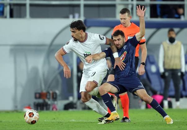 (231201) -- BACKA TOPOLA, Dec. 1, 2023 -- West Ham s Lucas Paqueta (L) vies with TSC s Milan Radin during UEFA Europa League group A match between TSC Backa Topola and West Ham in Backa Topola, Serbia on Nov. 30, 2023. (Photo by Xinhua) (SP)SERBIA-BACKA TOPOLA-UEFA EUROPA LEAGUE-TSC VS WEST HAM PredragxMilosavljevic 