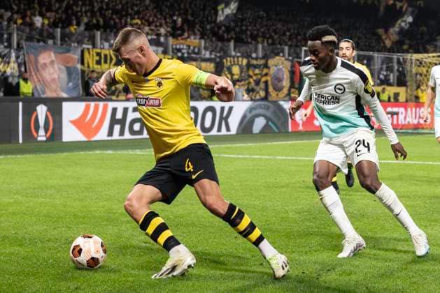 (231201) -- ATHENS, Dec. 1, 2023 -- Simon Adingra (R) of Brighton defends Damian Szymanski of AEK Athens during UEFA Europa League group B match between AEK Athens and Brighton in Athens, Greece on Nov. 30, 2023. (Photo by Xinhua) (SP)GREECE-ATHENS-UEFA EUROPA LEAGUE- AEK ATHENS VS BRIGHTON LefterisxPartsalis 