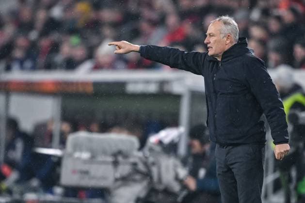 30.11.2023, Freiburg, Germany, Stadion am Wolfswinkel, SC Freiburg vs Olympiakos Piraeus - UEFA Europa League 2023 24 - Group A, Trainer Christian Streich (SC Freiburg) gestikuliert, gestik (Foto H. Langer) Freiburg Stadion am Wolfswinkel Germany