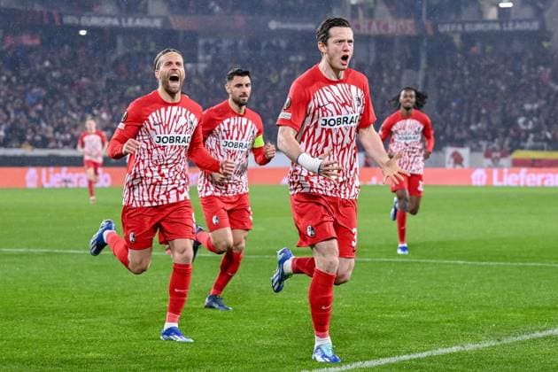 30.11.2023, Freiburg, Germany, Stadion am Wolfswinkel, SC Freiburg vs Olympiakos Piraeus - UEFA Europa League 2023 24 - Group A, Michael Gregoritsch (SC Freiburg) Torjubel, jubelt nach seinem treffer zum 1:0 (Foto H. Langer) Freiburg Stadion am Wolfswinkel Germany