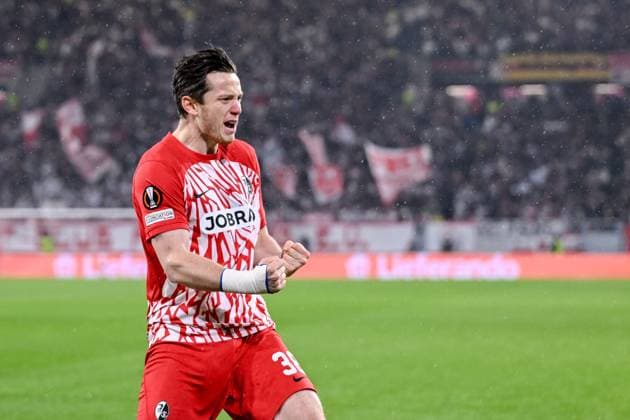 30.11.2023, Freiburg, Germany, Stadion am Wolfswinkel, SC Freiburg vs Olympiakos Piraeus - UEFA Europa League 2023 24 - Group A, Michael Gregoritsch (SC Freiburg) Torjubel, jubelt nach seinem treffer zum 1:0 (Foto H. Langer) Freiburg Stadion am Wolfswinkel Germany