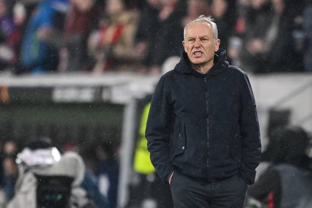 30.11.2023, Freiburg, Germany, Stadion am Wolfswinkel, SC Freiburg vs Olympiakos Piraeus - UEFA Europa League 2023 24 - Group A, Trainer Christian Streich (SC Freiburg) Schaut (Foto H. Langer) Freiburg Stadion am Wolfswinkel Germany