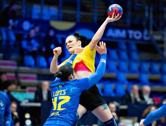 Jennifer Rosa Lopes from Brazil stops Kristina Radayeva from Kazakhstan during the IHF World Womens Handball Championship match between Kazakhstan and Brazil in the preliminary Group G in Arena Nord in Frederikshavn, Denmark on Friday , December 1, 2023.. , Frederikshavn Jylland Denmark Copyright: HenningxBagger HenningxBaggerx COP14744 spdk20231201-184354-L