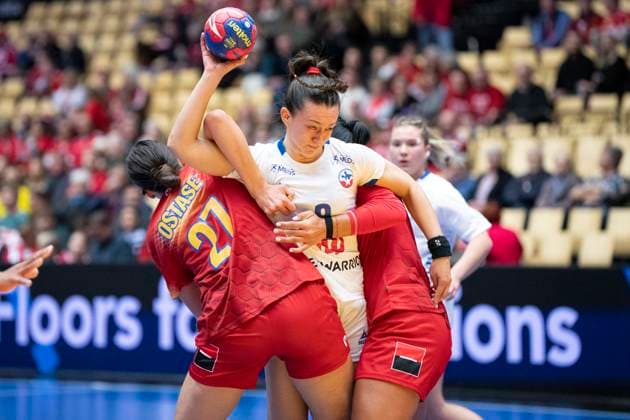 Catalina Paz Galvez Castagnola of Chile in action with Lorena Ostase of Romania during the IHF World Women s Handball Championship match between Romania and Chile in the preliminary group E in Jyske Bank Boxen in Herning in Denmark December 1, 2023.. , Herning Denmark Mors