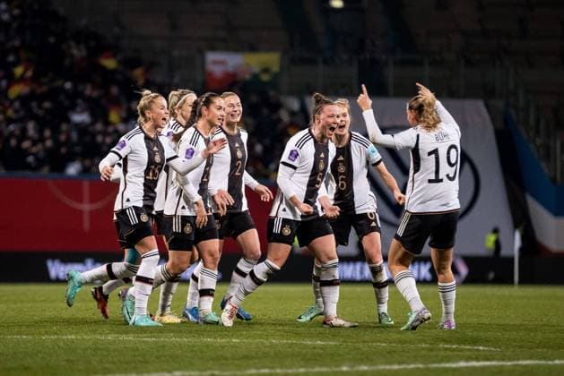 UEFA Women’s Nations League, Deutschland - Dänemark; 1.12.2023 Jubel zum 2:0 durch Marina Hegering (Deutschland, 5) UEFA Women’s Nations League, Deutschland - Dänemark, Rostock, Ostseestadion am 1.12.2023 Copyright: xBEAUTIFULxSPORTS Wunderlx