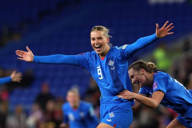 Sport Themen der Woche KW48 Sport Bilder des Tages Cardiff, Wales, 1 December 2023: Goal celebrations for Dilja Zomers of Iceland during the UEFA Womens Nations League football match between Wales and Iceland at Cardiff City Stadium in Cardiff, Wales. (James Whitehead SPP)  Copyright: xJamesxWhiteheadx xSPPx spp-en-JaWhSp-IMG_1488