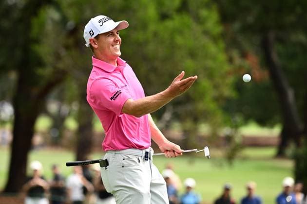 Sport Themen der Woche KW48 Sport Bilder des Tages GOLF AUSTRALIAN OPEN, Grant Forrest of Scotland throws his ball to the gallery after putting on the 16th during Round 3 of the Australian Open 2023 at the Australian Golf Club in Sydney, Saturday, December 2, 2023. ( NO ARCHIVING, EDITORIAL USE ONLY, NO USE IN BOOKS WITHOUT CONSENT SYDNEY NEW SOUTH WALES AUSTRALIA  Copyright: xDANxHIMBRECHTSx 20231202001872603005