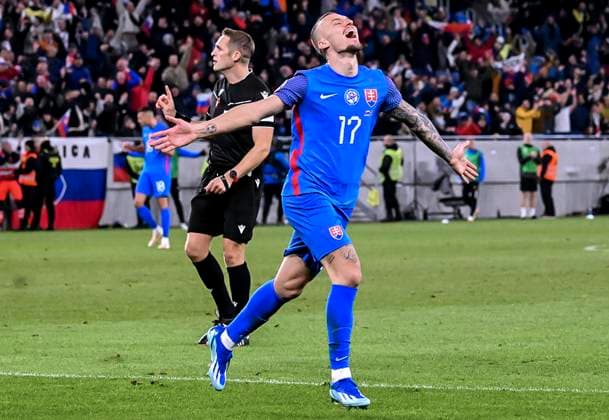 HARASLIN Lukas Team Slowakei j jubelt nach seinem Tor UEFA Fussball EURO2024 Qualifikation am 16.11. 2023 in Bratislava DFL REGULATIONS PROHIBIT ANY USE OF PHOTOGRAPHS as IMAGE SEQUENCES and or QUASI-VIDEO Copyright: xLacixPerenyix