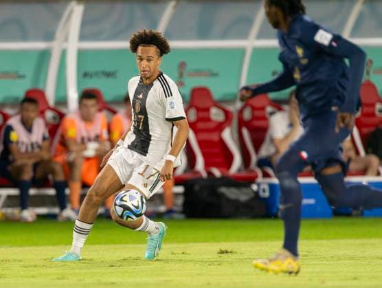 02.12.2023, Fussball U-17-Weltmeisterschaft 2023, Finale: Deutschland - Frankreich, im Manahan Stadium (Surakarta). Eric Emanuel da Silva Moreira (Deutschland) am Ball