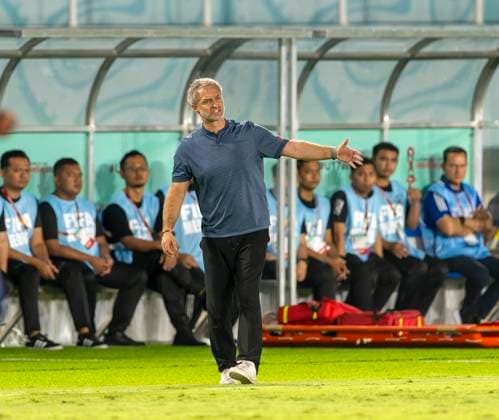 02.12.2023, Fussball U-17-Weltmeisterschaft 2023, Finale: Deutschland - Frankreich, im Manahan Stadium (Surakarta). Trainer Christian Wück (Deutschland) an der Seitenlinie.
