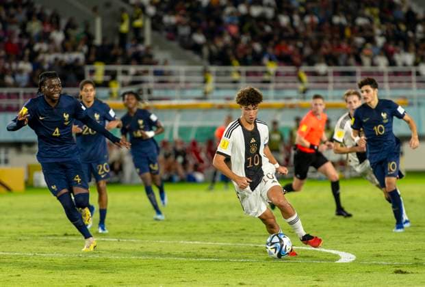 02.12.2023, Fussball U-17-Weltmeisterschaft 2023, Finale: Deutschland - Frankreich, im Manahan Stadium (Surakarta). re: Noah Darvich (Deutschland)
