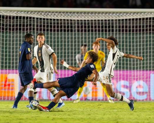 02.12.2023, Fussball U-17-Weltmeisterschaft 2023, Finale: Deutschland - Frankreich, im Manahan Stadium (Surakarta). re: David Odogu (Deutschland)